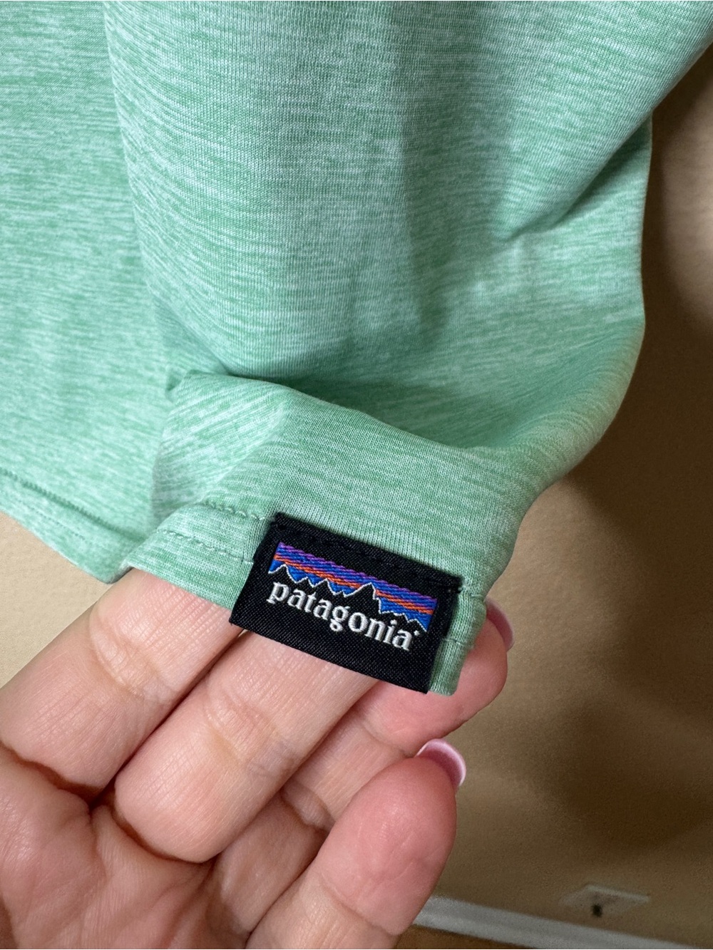 Patagonia Shirt Mens Small Green Graphic Tee Performance Athletic Outdoors 50UPF - Picture 3 of 7